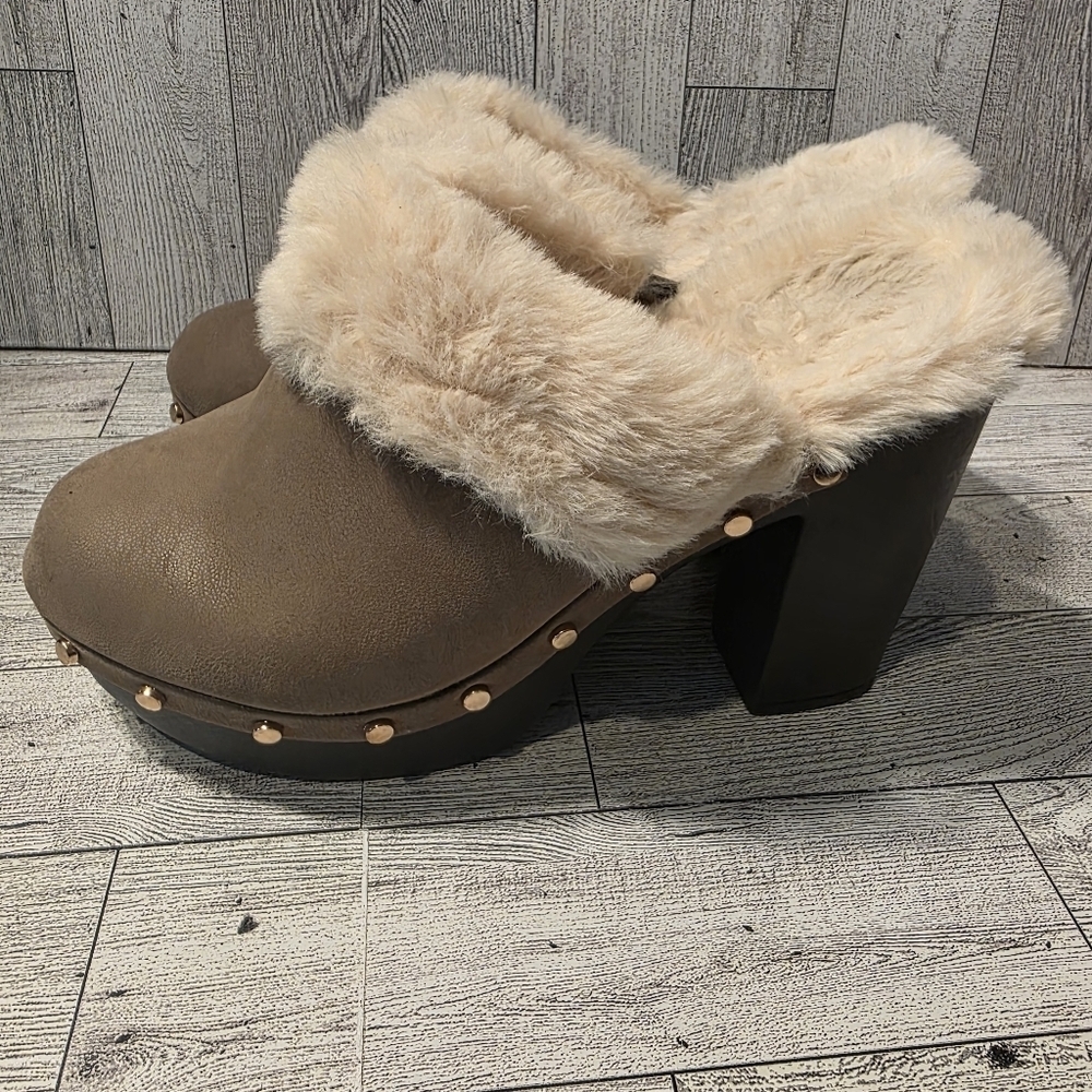 Bamboo Women's Faux Fur Lined Clogs Size 6 - Picture 4 of 7